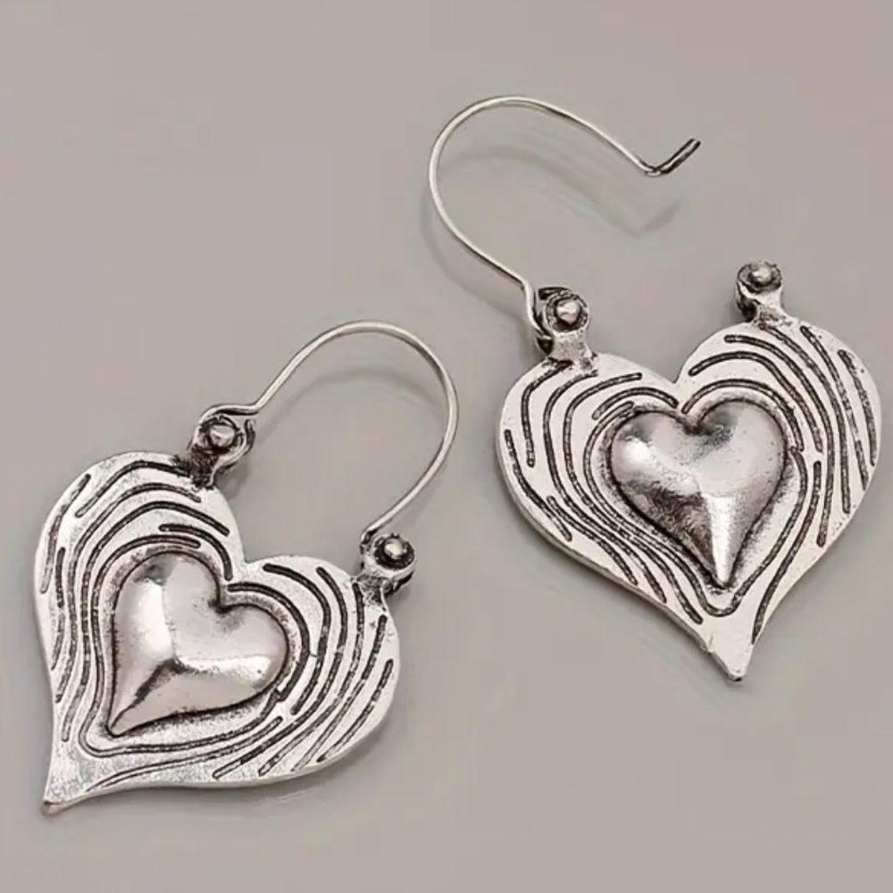 🤍 Heart shaped earrings